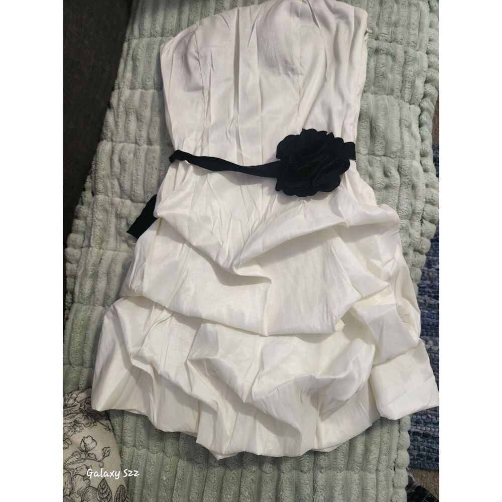Twenty One Womans strapless cocktail or prom/homecoming dress white w/ black bow